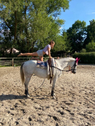 Jezdecký kroužek - cvičení na koni
