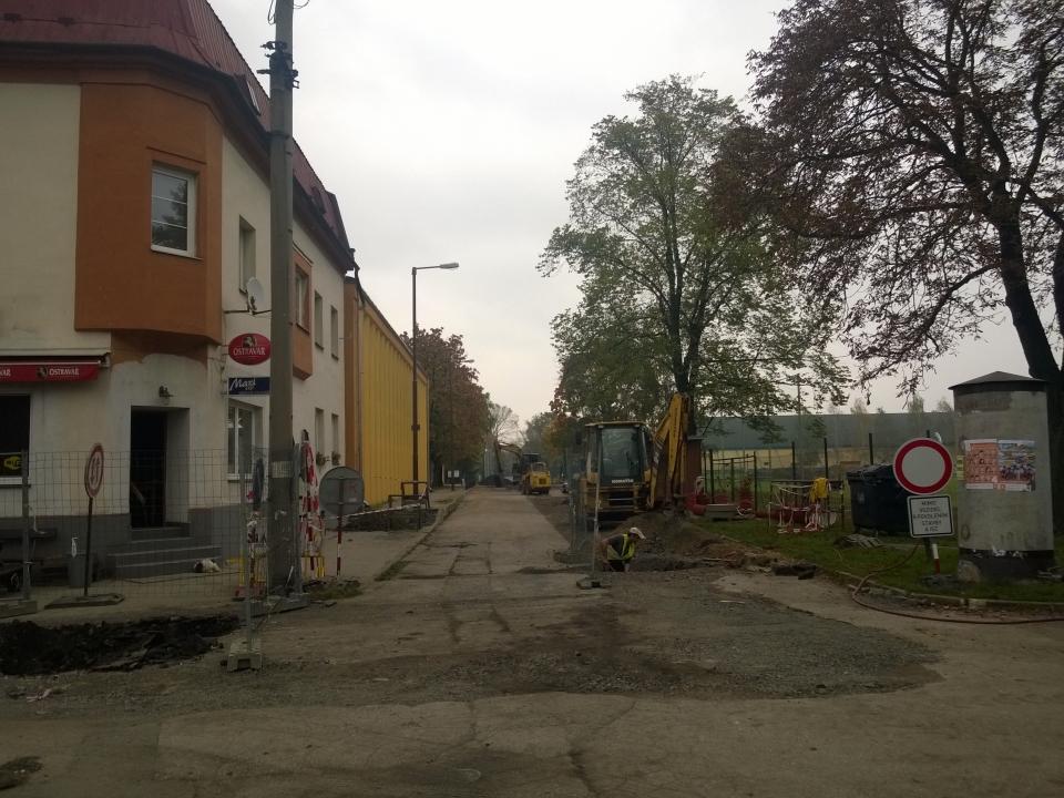 Pokračují dopravní omezení v okolí DDM.