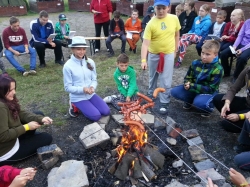 Červenec a srpen = 4 pobytové tábory v Návsí, 4 příměstské a taneční škola k tomu. Jupííí :-)