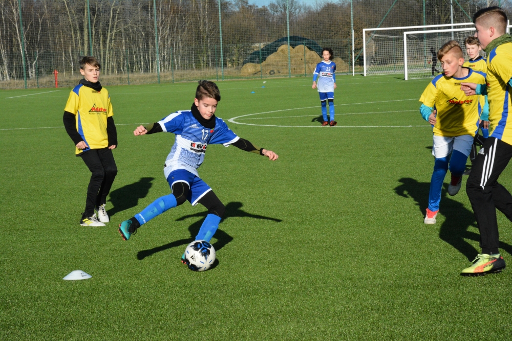 Mladí fotbalisté v Polsku.