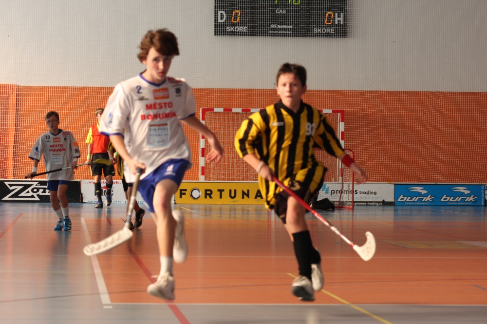 Naši florbalisti hrají na ZS Bospor. Přijďte je podpořit!